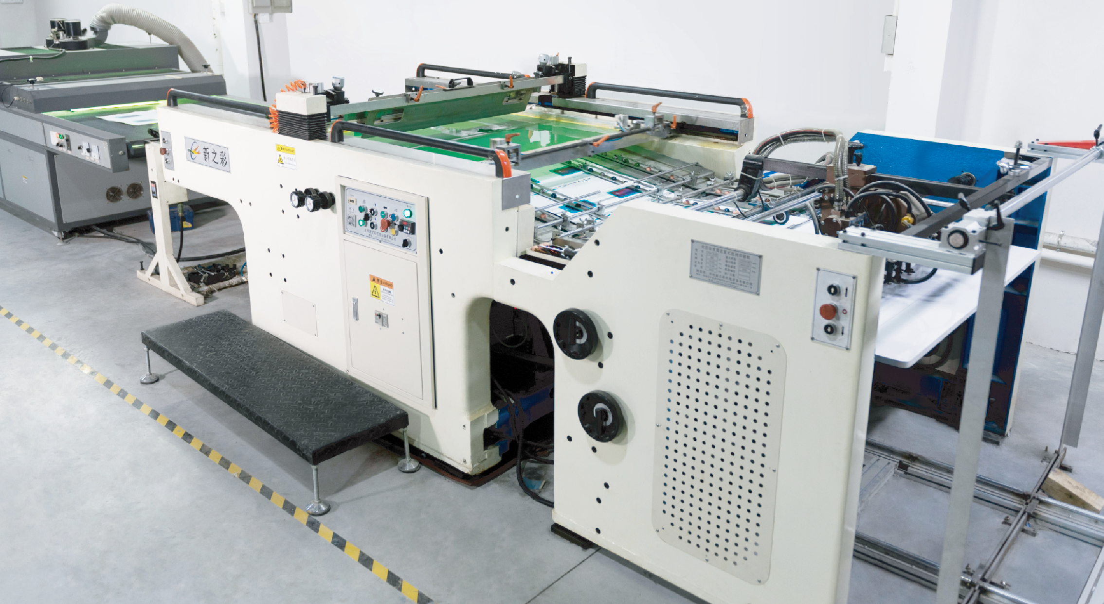Fully automatic UV machine